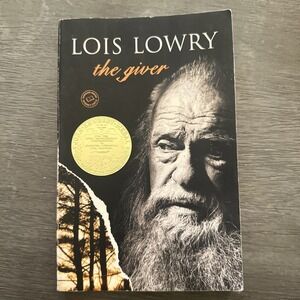 The Giver - Paperback By Lowry, Lois - VERY GOOD